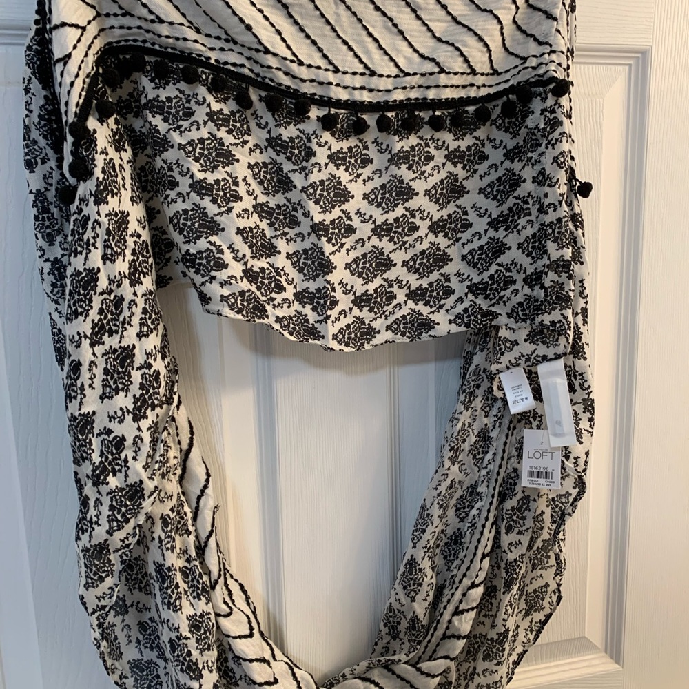 Women’s LOFT infinity scarf - Picture 4 of 14